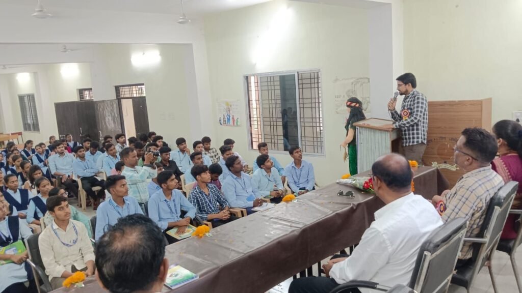 शक्ति जिले के उपbजिला निर्वाचन अधिकारी अरुण कुमार सोम की उपस्थिति में मतदाता जागरूकता कार्यक्रम के अंतर्गत निर्वाचन साक्षरता क्लब का हुआ कार्यशाला. शासकीय क्रांति कुमार कॉलेज में आयोजित था कार्यक्रम शक्ति जिले के उपbजिला निर्वाचन अधिकारी अरुण कुमार सोम की उपस्थिति में मतदाता जागरूकता कार्यक्रम के अंतर्गत निर्वाचन साक्षरता क्लब का हुआ कार्यशाला. शासकीय क्रांति कुमार कॉलेज में आयोजित था कार्यक्रम kshititech