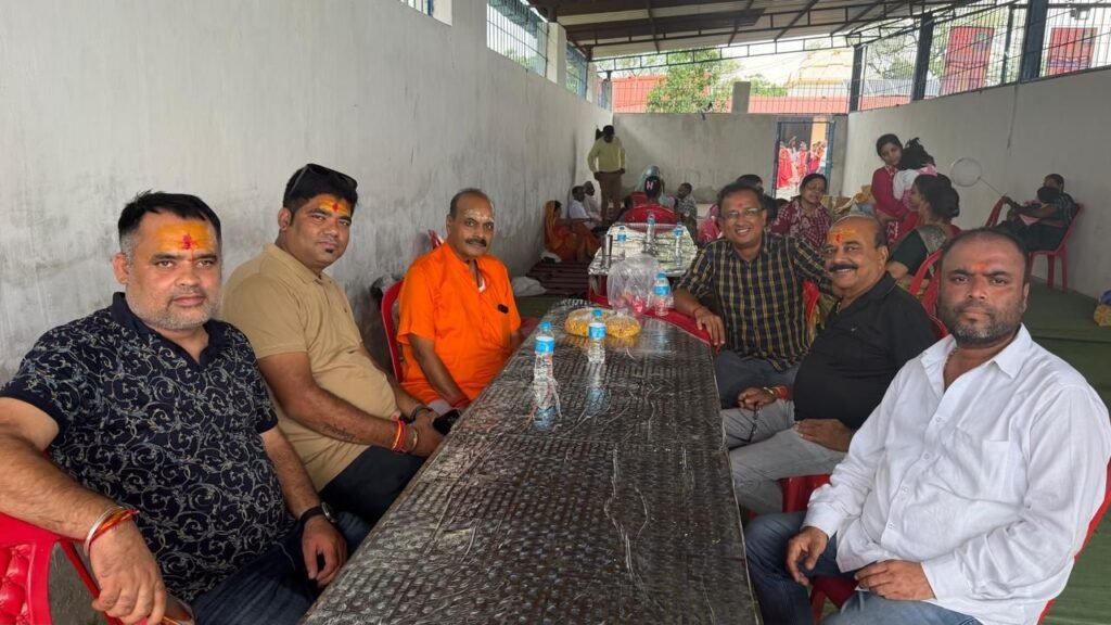 देवगढ़ धाम में चौथे सावन सोमवार भी हुआ महारुद्राभिषेक व विशाल भंडारा समाजसेवी सुभाष गोयल विश्रामपुर।विजय गोयल एवं नगर पंचायत उपाध्यक्ष अंशुल गोयल द्वारा गन्ने के रस से किया गया महाभिषेक देवगढ़ धाम में चौथे सावन सोमवार भी हुआ महारुद्राभिषेक व विशाल भंडारा समाजसेवी सुभाष गोयल विश्रामपुर।विजय गोयल एवं नगर पंचायत उपाध्यक्ष अंशुल गोयल द्वारा गन्ने के रस से किया गया महाभिषेक kshititech