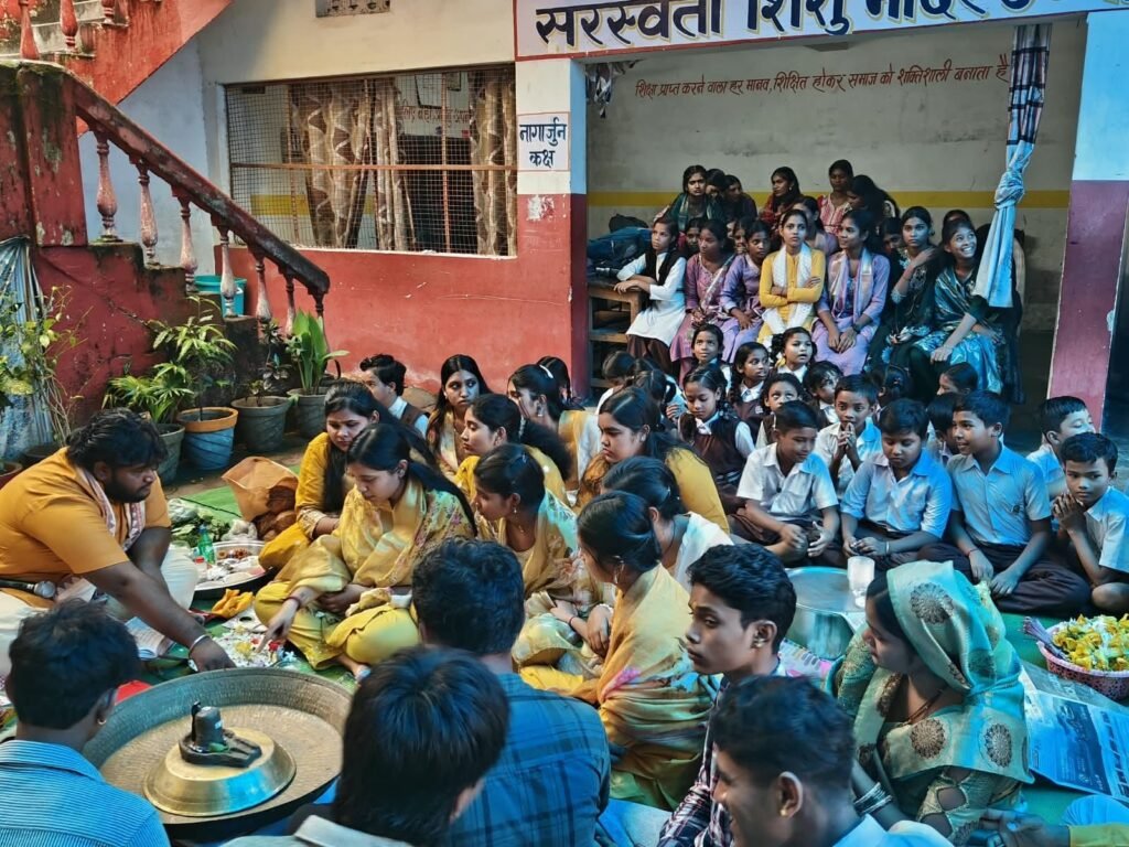 महादेव की आस्था में जुटा विद्यालय परिवार-सावन के अंतिम सोमवार को सरस्वती शिशु मंदिर पाली में हुआ भोलेनाथ के रुद्राभिषेक का आयोजन. विद्यालय प्रबंधन समिति के पदाधिकारियो सहित प्राचार्य चूड़ामणि साहू रहे मौजूद महादेव की आस्था में जुटा विद्यालय परिवार-सावन के अंतिम सोमवार को सरस्वती शिशु मंदिर पाली में हुआ भोलेनाथ के रुद्राभिषेक का आयोजन. विद्यालय प्रबंधन समिति के पदाधिकारियो सहित प्राचार्य चूड़ामणि साहू रहे मौजूद kshititech