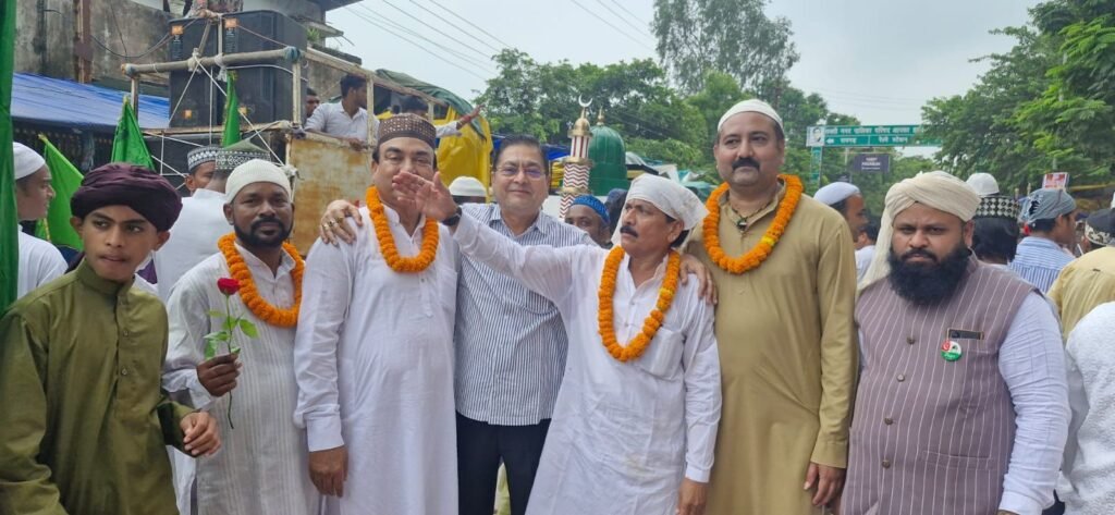 अग्रवाल सभा अध्यक्ष श्याम सुंदर ने दिया भाईचारा का संदेश- मुस्लिम समाज के जुलूस का किया जोरदार स्वागत.गले मिल कर दी समाज बंधुओ को ईद मिलादुन्नबी की बधाई. स्वागत सत्कार से अभिभूत हुआ मुस्लिम समाज अग्रवाल सभा अध्यक्ष श्याम सुंदर ने दिया भाईचारा का संदेश- मुस्लिम समाज के जुलूस का किया जोरदार स्वागत.गले मिल कर दी समाज बंधुओ को ईद मिलादुन्नबी की बधाई. स्वागत सत्कार से अभिभूत हुआ मुस्लिम समाज kshititech