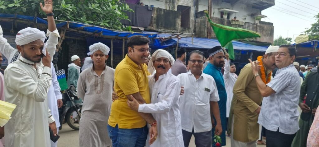 अग्रवाल सभा अध्यक्ष श्याम सुंदर ने दिया भाईचारा का संदेश- मुस्लिम समाज के जुलूस का किया जोरदार स्वागत.गले मिल कर दी समाज बंधुओ को ईद मिलादुन्नबी की बधाई. स्वागत सत्कार से अभिभूत हुआ मुस्लिम समाज अग्रवाल सभा अध्यक्ष श्याम सुंदर ने दिया भाईचारा का संदेश- मुस्लिम समाज के जुलूस का किया जोरदार स्वागत.गले मिल कर दी समाज बंधुओ को ईद मिलादुन्नबी की बधाई. स्वागत सत्कार से अभिभूत हुआ मुस्लिम समाज kshititech