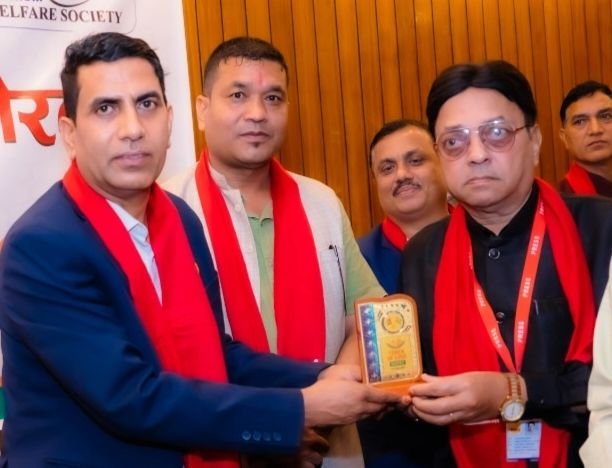 अंतर्राष्ट्रीय गौरव सम्मान से नवाजे गए शक्ति के पत्रकार अशोक अग्रवाल. नेपाल के काठमांडू में आयोजित था कार्यक्रम kshititech