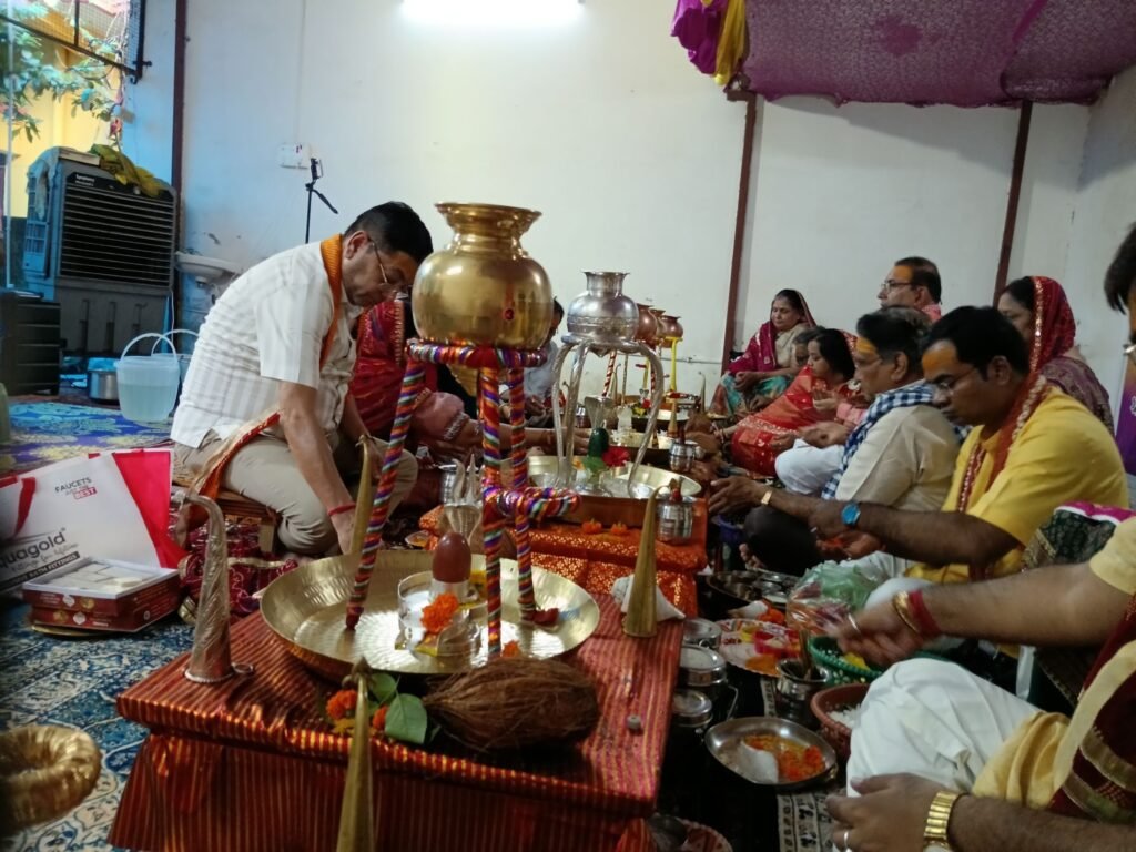 सावन के महीने में होता है रुद्राभिषेक का अपना महत्व- महामंडलेश्वर अमृतानंद सरस्वती भरत महाराज. पराशक्ति ज्योतिष पीठम्म में 10 अगस्त को हुआ भव्य रुद्राभिषेक एवं महारास कार्यक्रम का समापन. अंतिम दिवस नगर पालिका अध्यक्ष श्याम सुंदर अग्रवाल. सराफा एसोसिएशन अध्यक्ष राजेश सराफ एवं चेंबर अध्यक्ष योगेश अग्रवाल ने करवाई पूजा अर्चना. रविवार को पूर्व नेता प्रतिपक्ष नारायण चंदेल ने भी की थी पूजा अर्चना kshititech