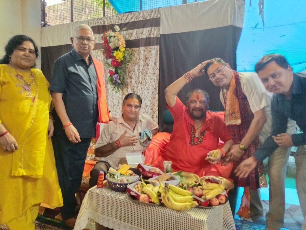 सावन के महीने में होता है रुद्राभिषेक का अपना महत्व- महामंडलेश्वर अमृतानंद सरस्वती भरत महाराज. पराशक्ति ज्योतिष पीठम्म में 10 अगस्त को हुआ भव्य रुद्राभिषेक एवं महारास कार्यक्रम का समापन. अंतिम दिवस नगर पालिका अध्यक्ष श्याम सुंदर अग्रवाल. सराफा एसोसिएशन अध्यक्ष राजेश सराफ एवं चेंबर अध्यक्ष योगेश अग्रवाल ने करवाई पूजा अर्चना. रविवार को पूर्व नेता प्रतिपक्ष नारायण चंदेल ने भी की थी पूजा अर्चना kshititech