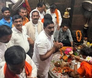 शाकंभरी बोर्ड के सदस्यों ने उद्यानिकी विभाग के अधिकारियों एवं कृषकों के साथ की बैठक.सब्जी, फल एवं फूल उत्पादक किसानों को शासन की योजनाओं का लाभ अंतिम छोर तक पहुंचाने पर जोर.बोर्ड मेंबर प्रेम पटेल ने दी जानकारी. श्री पटेल ने कहा- बाबा भोरमदेव के दर्शन का भी मिला अवसर kshititech