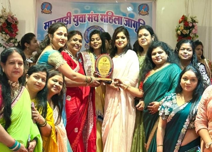 ऐतिहासिक आयोजन-शक्ति की महिला जागृति शाखा का संपन्न हुआ सावन तीज महोत्सव.पारंपरिक वेशभूषा में पहुंची महिलाएं. विभिन्न प्रतिस्पर्धाओं के बीच लजीज व्यंजन एवं सम्मान का भी हुआ कार्यक्रम. मारवाड़ी समाज की नई नवेली बहू बेटियों का भी हुआ सम्मान. 13 अगस्त को हटरी धर्मशाला में आयोजित था कार्यक्रम ऐतिहासिक आयोजन-शक्ति की महिला जागृति शाखा का संपन्न हुआ सावन तीज महोत्सव.पारंपरिक वेशभूषा में पहुंची महिलाएं. विभिन्न प्रतिस्पर्धाओं के बीच लजीज व्यंजन एवं सम्मान का भी हुआ कार्यक्रम. मारवाड़ी समाज की नई नवेली बहू बेटियों का भी हुआ सम्मान. 13 अगस्त को हटरी धर्मशाला में आयोजित था कार्यक्रम kshititech