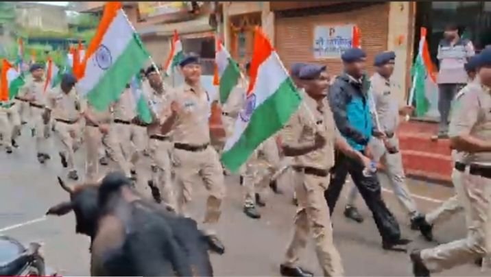 14 अगस्त को जिला मुख्यालय शक्ति में जिंदल वर्ल्ड स्कूल एवं पुलिस प्रशासन ने निकाली संयुक्त तिरंगा यात्रा. रिमझिम बारिश के बावजूद राष्ट्र भक्ति के प्रति दिखा अभूतपूर्व जुनून. पूरा शहर देश प्रेम में हुआ ओतप्रोत. शहर वासियों ने करी जिंदल वर्ल्ड स्कूल एवं पुलिस प्रशासन के इस संयुक्त कार्यक्रम की मुक्त कंठ से प्रशंसा kshititech