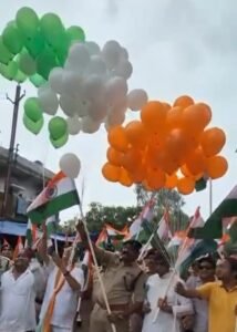 शक्ति के नगर पालिका अध्यक्ष श्यामसुंदर अग्रवाल ने किया तिरंगा यात्रा का आत्मीय स्वागत- यात्रा में शामिल लोगों को कराया जलपान. जिले के कलेक्टर एवं पुलिस अधीक्षक भी मौजूद रहे तिरंगा यात्रा में. पुरी यात्रा में विद्यार्थियों का अनुशासन रहा लोगों के लिए प्रेरणा kshititech