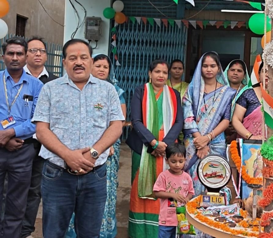 शक्ति के भारतीय जीवन बीमा निगम सैटेलाइट कार्यालय में हुआ स्वतंत्रता दिवस पर ध्वजारोहण. एलआईसी अधिकारी सहित अभिकर्ता भी रहे मौजूद शक्ति के भारतीय जीवन बीमा निगम सैटेलाइट कार्यालय में हुआ स्वतंत्रता दिवस पर ध्वजारोहण. एलआईसी अधिकारी सहित अभिकर्ता भी रहे मौजूद kshititech