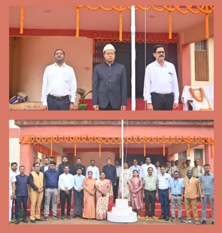 शक्ति जिले के कलेक्टर श्री अमृत विकास तोपनो ने कलेक्टोरेट कार्यालय में किया ध्वजारोहण.जिलेवासियों को दी शुभकामनाएँ. कलेक्ट्रेट कार्यालय के अधिकारी कर्मचारी रहे मौजूद शक्ति जिले के कलेक्टर श्री अमृत विकास तोपनो ने कलेक्टोरेट कार्यालय में किया ध्वजारोहण.जिलेवासियों को दी शुभकामनाएँ. कलेक्ट्रेट कार्यालय के अधिकारी कर्मचारी रहे मौजूद kshititech