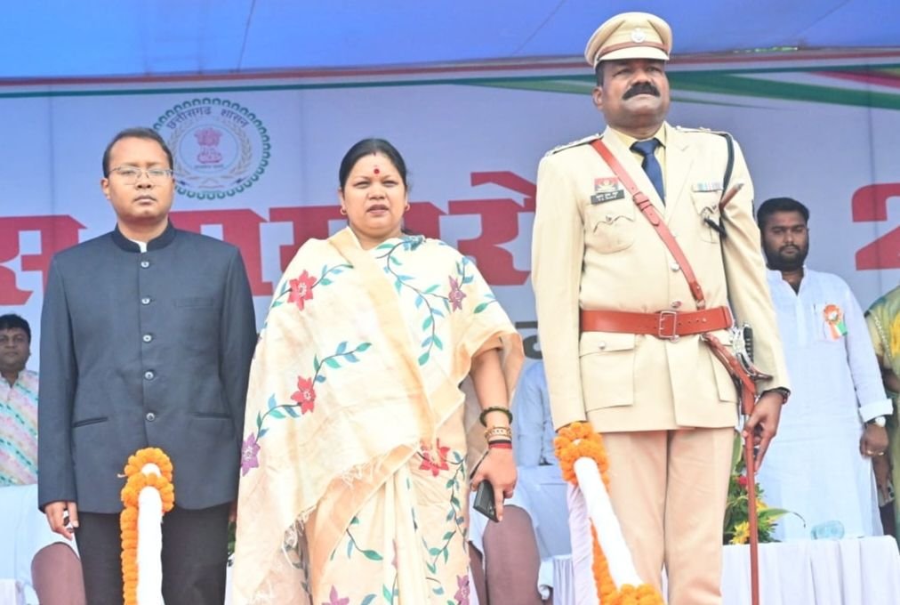 शक्ति जिला मुख्यालय में उत्साह के साथ मनाया गया स्वतंत्रता दिवस का राष्ट्रीय पर्व- सांसद कमलेश जांगड़े रही मुख्य अतिथि. कलेक्टर एसपी सहित जनप्रतिनिधियों की मौजूदगी में हुआ ध्वजारोहण. विद्यालय के बच्चों की सुंदर प्रस्तुति पर जिले वासियों ने करी सराहना शक्ति जिला मुख्यालय में उत्साह के साथ मनाया गया स्वतंत्रता दिवस का राष्ट्रीय पर्व- सांसद कमलेश जांगड़े रही मुख्य अतिथि. कलेक्टर एसपी सहित जनप्रतिनिधियों की मौजूदगी में हुआ ध्वजारोहण. विद्यालय के बच्चों की सुंदर प्रस्तुति पर जिले वासियों ने करी सराहना kshititech