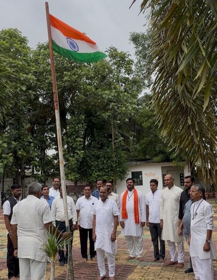 धर्म की नगरी शिवरीनारायण के श्री आनंदम धाम आश्रम में स्वतंत्रता दिवस पर हुआ ध्वजारोहण. सतगुरु रितेश्वर जी महाराज के सानिध्य में संचालित है आश्रम kshititech