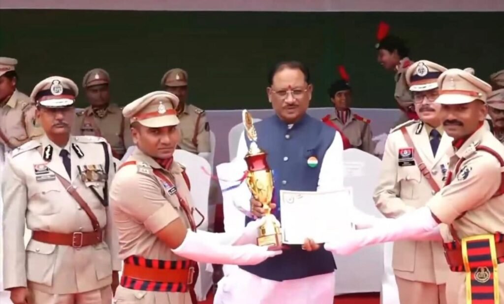 सूरजपुर के जवानों ने परेड में तृतीय स्थान प्राप्त कर बढ़ाया प्रदेश का मान kshititech