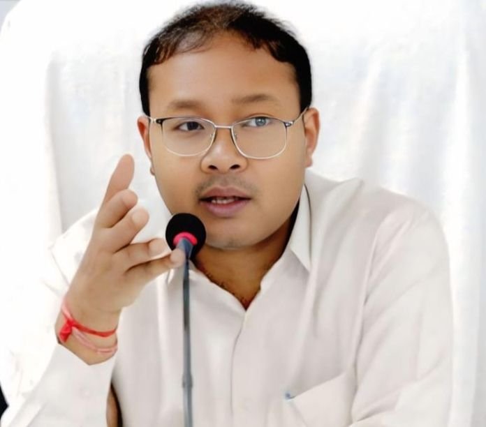शक्ति जिले में कलेक्टर के रूप में अमृत विकास तोपनो ने जिले के विकास में दिया अहम योगदान- प्रदेश के जिलों में कलेक्टरों के कार्यकाल में सर्वाधिक लंबे समय तक अपनी सेवाएं दी शक्ति जिले के कलेक्टर तोपनों ने. उनके योगदान को नहीं भुला सकते शक्ति वासी. kshititech