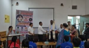पुलिस कप्तान की मौजूदगी मे बाराद्वार के एशियन वर्ल्ड स्कूल में हुआ साइबर जागृति अभियान का कार्यक्रम. नगर पंचायत अध्यक्ष। चेंबर अध्यक्ष सहित टी आई नरेंद्र यादव भी रहे मौजूद।पुलिस दे रही साइबर सुरक्षा के मंत्र. टीआई साहब ने कहा -साइबर अपराधों से रहे अलर्ट पुलिस कप्तान की मौजूदगी मे बाराद्वार के एशियन वर्ल्ड स्कूल में हुआ साइबर जागृति अभियान का कार्यक्रम. नगर पंचायत अध्यक्ष। चेंबर अध्यक्ष सहित टी आई नरेंद्र यादव भी रहे मौजूद।पुलिस दे रही साइबर सुरक्षा के मंत्र. टीआई साहब ने कहा -साइबर अपराधों से रहे अलर्ट kshititech