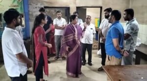 शक्ति जिले के एकलव्य आवासीय विद्यालय की अव्यवस्था पर भड़की सांसद कमलेश जांगड़े.नगर पंचायत अध्यक्ष के साथ पहुंची सांसद जी ने विद्यालय प्रबंधन एवं कर्मचारियों को दिए सख्त निर्देश. अव्यवस्थाओं को लेकर चर्चा में रहता है यह विद्यालय शक्ति जिले के एकलव्य आवासीय विद्यालय की अव्यवस्था पर भड़की सांसद कमलेश जांगड़े.नगर पंचायत अध्यक्ष के साथ पहुंची सांसद जी ने विद्यालय प्रबंधन एवं कर्मचारियों को दिए सख्त निर्देश. अव्यवस्थाओं को लेकर चर्चा में रहता है यह विद्यालय kshititech