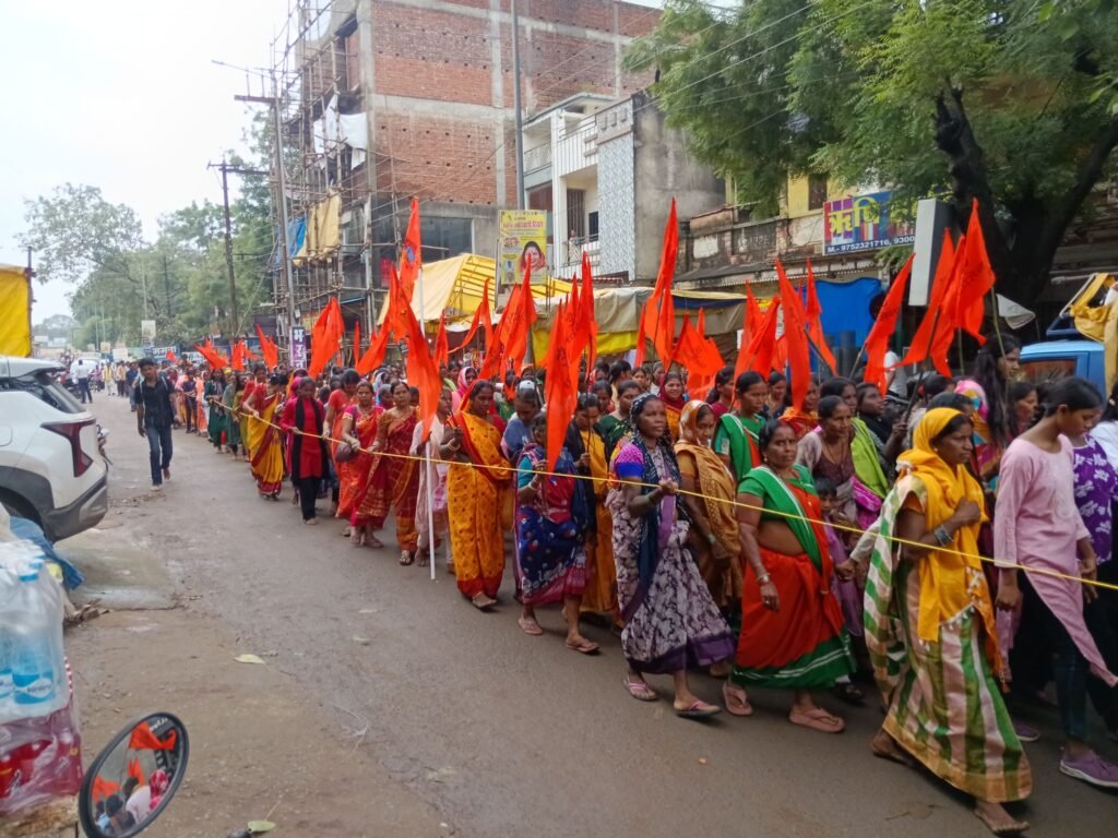 अद्वितीय कांवड़ यात्रा-24 अगस्त को शक्ति से निकली ऐतिहासिक कावड़ यात्रा- महामाई मंदिर से तुरी धाम तक हजारों की संख्या में शिव भक्तों ने उठाई कावड़. जिला पंचायत सदस्य आयुष शर्मा अन्नपूर्णा बाराद्वार एवं धर्मेंद्र सिंह कर रहे थे कावड़ यात्रा का नेतृत्व. पुरे यात्रा मार्ग में जगह-जगह हुआ कावड़ियों का स्वागत।तुरी में होगा भंडारा kshititech
