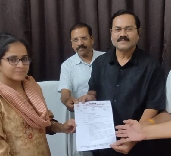 पदोन्नति में टीईटी की अनिवार्यता समाप्त करो. शिक्षक संघ ने दिया मुख्यमंत्री के नाम ज्ञापन. जांजगीर चांपा जिला इकाई के अध्यक्ष रविंद्र द्विवेदी ने दी जानकारी kshititech