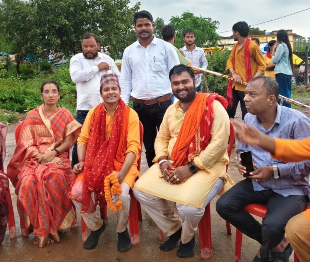 कावड़ यात्रा में पहुंचे सोनगुढ़ा के सरपंच दीनदयाल कोसले.तुरीधाम के भोलेनाथ में किया जलाभिषेक. सोनगुढ़ा पंचायत से भी सैकड़ो शिव भक्त पहुंचे तुरी धाम kshititech