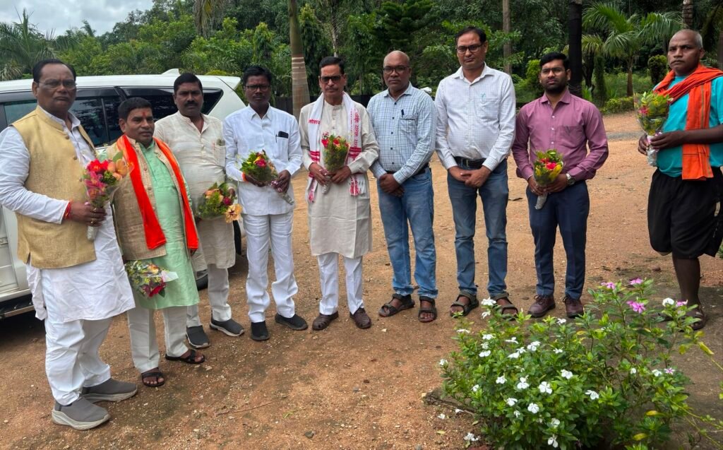 छत्तीसगढ़ में कृषि उद्यानिकी को बढ़ावा देने शाकंभरी बोर्ड के सदस्यों का चल रहा दौरा कार्यक्रम- बलरामपुर जिले में पहुंचे बोर्ड के अध्यक्ष एवं सदस्य. शाकंभरी बोर्ड के सदस्य प्रेमलाल पटेल भी शामिल थे इस प्रतिनिधि मंडल में. बोर्ड की सक्रियता से प्रदेश के किसानों को मिल रहा लाभ छत्तीसगढ़ में कृषि उद्यानिकी को बढ़ावा देने शाकंभरी बोर्ड के सदस्यों का चल रहा दौरा कार्यक्रम- बलरामपुर जिले में पहुंचे बोर्ड के अध्यक्ष एवं सदस्य. शाकंभरी बोर्ड के सदस्य प्रेमलाल पटेल भी शामिल थे इस प्रतिनिधि मंडल में. बोर्ड की सक्रियता से प्रदेश के किसानों को मिल रहा लाभ kshititech