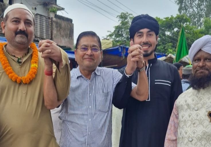 अग्रवाल सभा अध्यक्ष श्याम सुंदर ने दिया भाईचारा का संदेश- मुस्लिम समाज के जुलूस का किया जोरदार स्वागत.गले मिल कर दी समाज बंधुओ को ईद मिलादुन्नबी की बधाई. स्वागत सत्कार से अभिभूत हुआ मुस्लिम समाज अग्रवाल सभा अध्यक्ष श्याम सुंदर ने दिया भाईचारा का संदेश- मुस्लिम समाज के जुलूस का किया जोरदार स्वागत.गले मिल कर दी समाज बंधुओ को ईद मिलादुन्नबी की बधाई. स्वागत सत्कार से अभिभूत हुआ मुस्लिम समाज kshititech