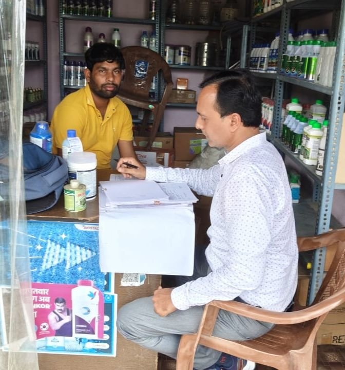 कृषि उपसंचालक में फिर करी बड़ी कार्रवाई-शक्ति जिले के दीपक कृषि केन्द्र पेण्डरूंवा एवं भानु कृषि केन्द्र अमलडीहा, विकास खण्ड-डभरा के विक्रय केन्द्रों के द्वारा अनियमितता पाये जाने पर किया गया विक्रय प्रतिबंध. कलेक्टर जयश्री जैन के निर्देशन में किसानों को गुणवत्ता युक्त कीटनाशक दवा उपलब्ध करवाने हो रही लगातार कार्रवाई kshititech