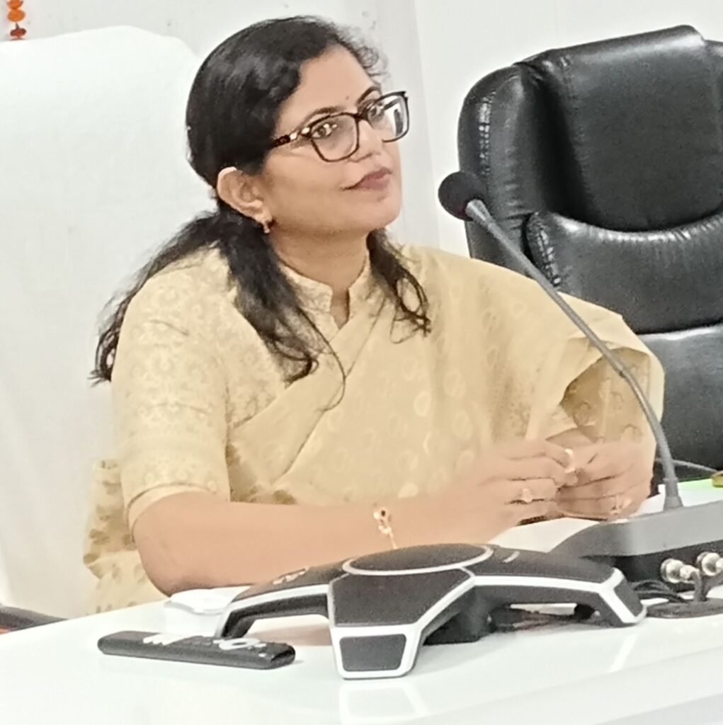 शक्ति जिले के खिलाड़ियों को प्रोत्साहन देगी जिला प्रशासन- 27 अगस्त को मीडिया के साथ हुई पहली मुलाकात में कलेक्टर जय श्री जैन ने कहीं बड़ी बात।श्रीमती जैन ने कहा- जिले की प्रशासनिक व्यवस्थाओं को और दुरुस्त करने के लिए होगी मेरी प्राथमिकता. जिले के तुरी धाम एवं दमाऊधारा पर्यटन स्थलों को विकसित करने के लिए भी प्रशासन करेगा पहल kshititech