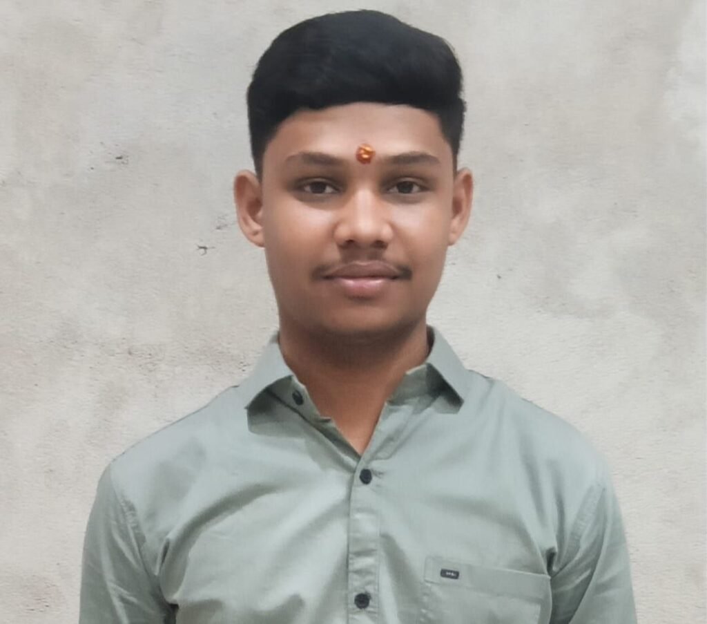 लिटिल फ्लावर स्कूल शक्ति के छात्र जयप्रकाश देवांगन का गवर्नमेंट चंदूलाल चंद्राकार मेडिकल कॉलेज में हुआ एडमिशन. विद्यालय प्रबंधन ने दी बधाई kshititech