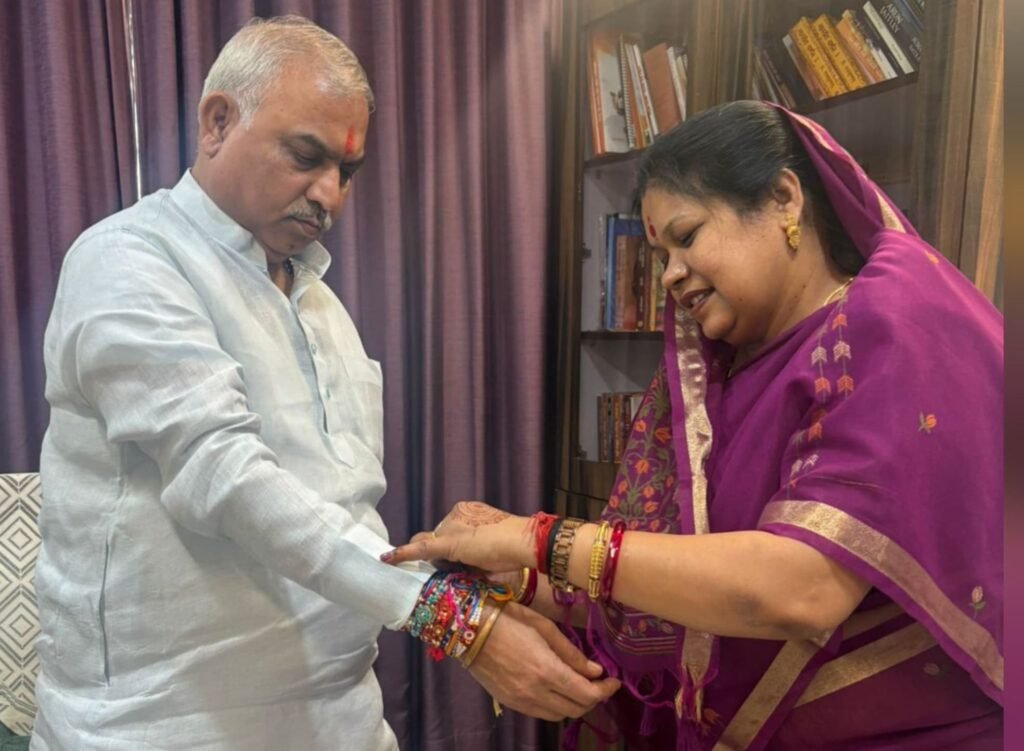 दिल्ली में भाजपा के वरिष्ठ नेताओं को राखी बांधी सांसद कमलेश जांगड़े ने.रोली तिलक लगाकर करी लंबी उम्र की कामना kshititech