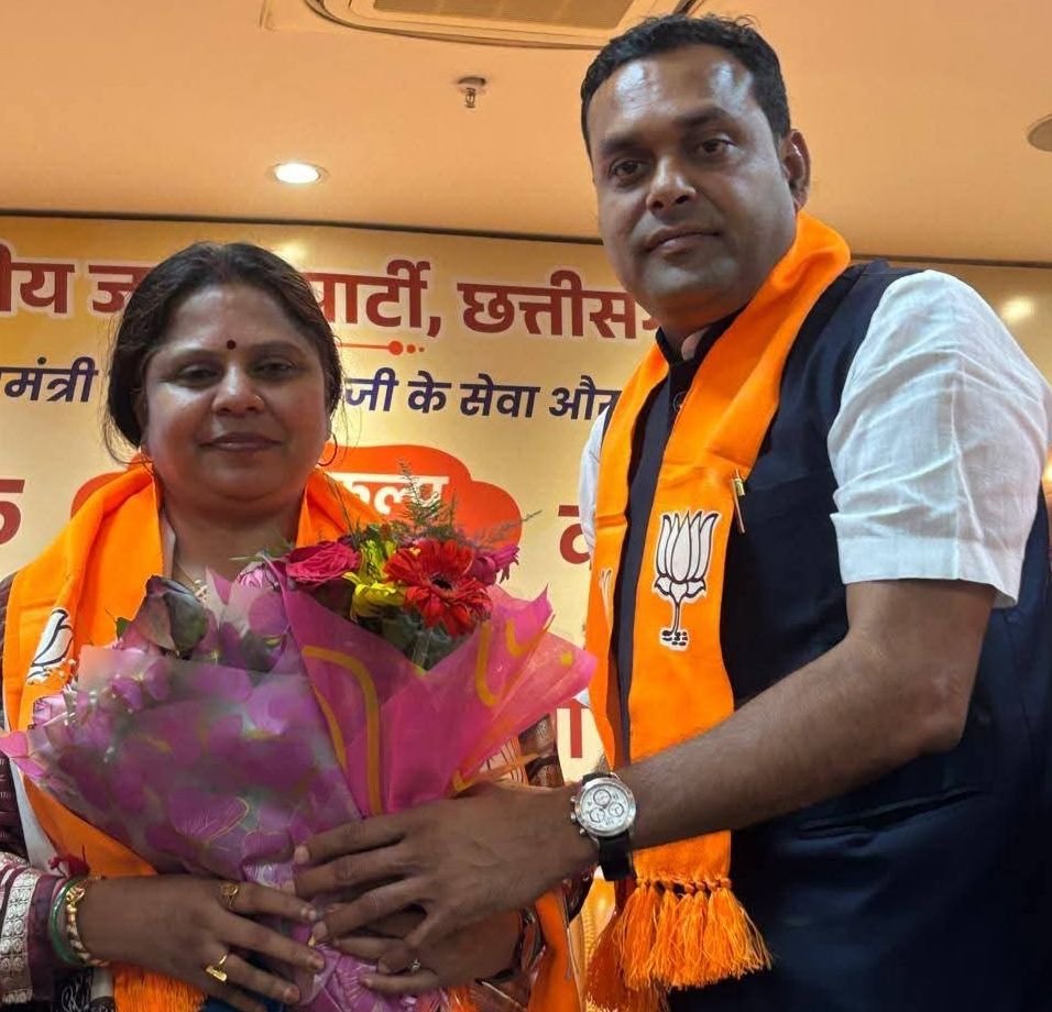 महिला मोर्चा की राष्ट्रीय अध्यक्ष से मुलाकात की जशपुर जिले के संगठन प्रभारी अमर सुल्तानिया ने. राजधानी रायपुर पहुंचकर किया अध्यक्ष जी का स्वागत. पार्टी कार्यकर्ताओं की ओर से अध्यक्ष जी को नई जिम्मेदारी के लिए दी बधाई. अमर ने कहा- राष्ट्रीय स्तर पर महिला मोर्चा के संगठन को मिलेगी नई मजबूती kshititech