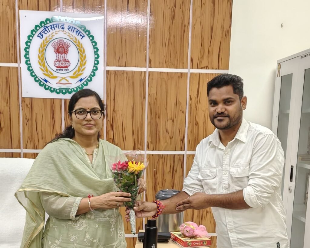 देवरमाल के सरपंच योगेंद्र साहू ने करी नवपदस्थ कलेक्टर जय श्री जैन से मुलाकात। पंचायत के रचनात्मक कार्यों से अवगत भी कराया प्रशासनिक मुखिया को. कलेक्टर मैडम को ग्राम पंचायत में आने का आग्रह भी किया सरपंच जी ने kshititech