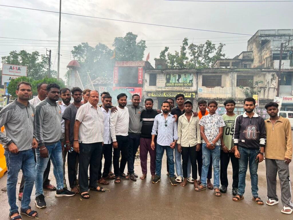 शक्ति में पप्पू यादव का किया गया पुतला दहन.मामला सनातन धर्म के अपमान का. विश्व हिंदू परिषद जिला इकाई ने किया था आयोजन kshititech