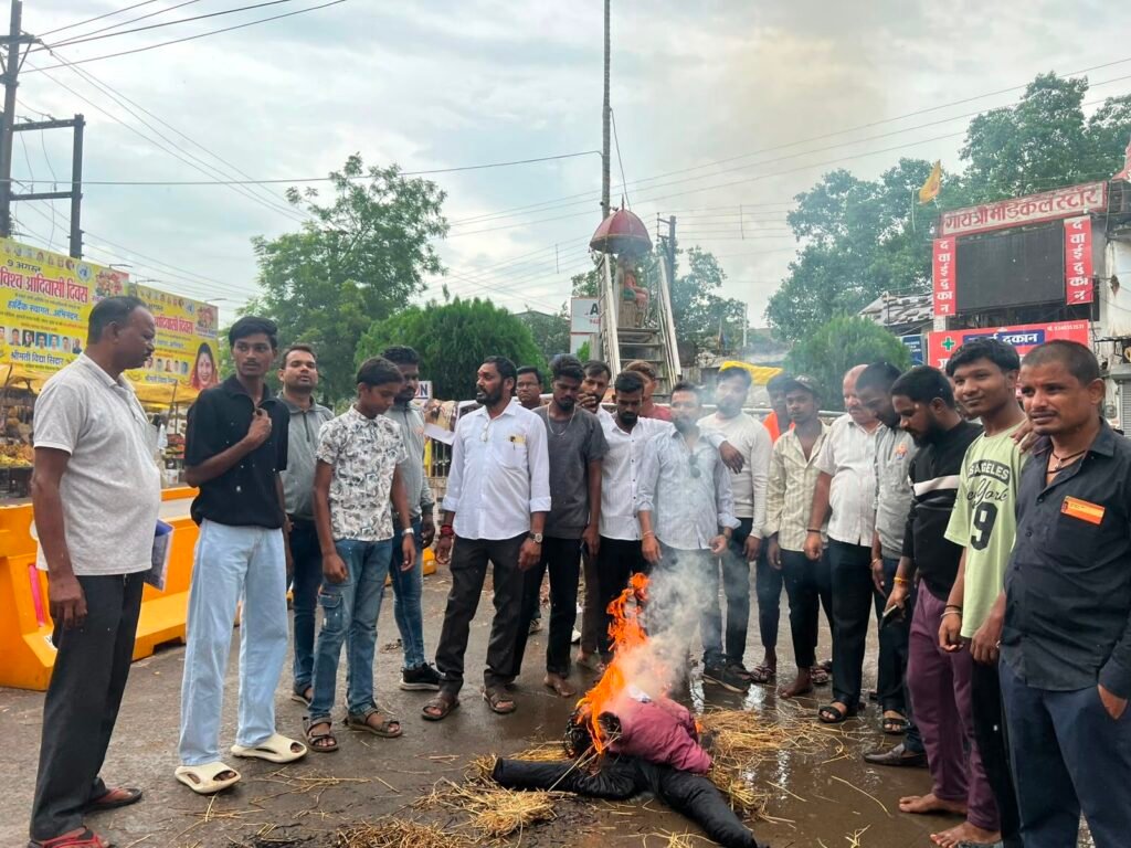 शक्ति में पप्पू यादव का किया गया पुतला दहन.मामला सनातन धर्म के अपमान का. विश्व हिंदू परिषद जिला इकाई ने किया था आयोजन kshititech