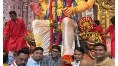 शक्ति के श्याम प्रेमी मानस अग्रवाल ने मुंबई के लाल बाग के राजा के किए दर्शन. समिति के सहयोग से करी विशेष पूजा अर्चना. मानस ने कहा- लालबाग के राजा से करी पूरे प्रदेश की खुशहाली एवं समृद्धि की कामना. आयोजन समिति में मानस का किया स्वागत kshititech