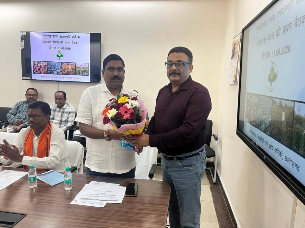 छत्तीसगढ़ में किसानों की आय को दोगुनी करने उद्यानिकी फसलों को दिया जाएगा बढ़ावा. 31 अगस्त को शाकांभरी बोर्ड की संपन्न बैठक में बनी-बड़ी कार्ययोजना. बोर्ड के मेंबर प्रेम पटेल ने कहा- केंद्र एवं राज्य सरकार की योजनाओं का लाभ दिलाया जाएगा किसानों को.श्री पटेल ने शक्ति जिले में भी उद्यानिकी के क्षेत्र में संभावनाओं पर दी रिपोर्ट छत्तीसगढ़ में किसानों की आय को दोगुनी करने उद्यानिकी फसलों को दिया जाएगा बढ़ावा. 31 अगस्त को शाकांभरी बोर्ड की संपन्न बैठक में बनी-बड़ी कार्ययोजना. बोर्ड के मेंबर प्रेम पटेल ने कहा- केंद्र एवं राज्य सरकार की योजनाओं का लाभ दिलाया जाएगा किसानों को.श्री पटेल ने शक्ति जिले में भी उद्यानिकी के क्षेत्र में संभावनाओं पर दी रिपोर्ट kshititech