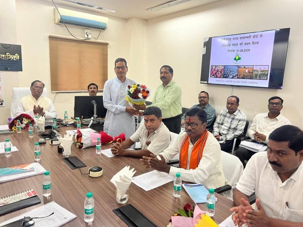 छत्तीसगढ़ में किसानों की आय को दोगुनी करने उद्यानिकी फसलों को दिया जाएगा बढ़ावा. 31 अगस्त को शाकांभरी बोर्ड की संपन्न बैठक में बनी-बड़ी कार्ययोजना. बोर्ड के मेंबर प्रेम पटेल ने कहा- केंद्र एवं राज्य सरकार की योजनाओं का लाभ दिलाया जाएगा किसानों को.श्री पटेल ने शक्ति जिले में भी उद्यानिकी के क्षेत्र में संभावनाओं पर दी रिपोर्ट छत्तीसगढ़ में किसानों की आय को दोगुनी करने उद्यानिकी फसलों को दिया जाएगा बढ़ावा. 31 अगस्त को शाकांभरी बोर्ड की संपन्न बैठक में बनी-बड़ी कार्ययोजना. बोर्ड के मेंबर प्रेम पटेल ने कहा- केंद्र एवं राज्य सरकार की योजनाओं का लाभ दिलाया जाएगा किसानों को.श्री पटेल ने शक्ति जिले में भी उद्यानिकी के क्षेत्र में संभावनाओं पर दी रिपोर्ट kshititech