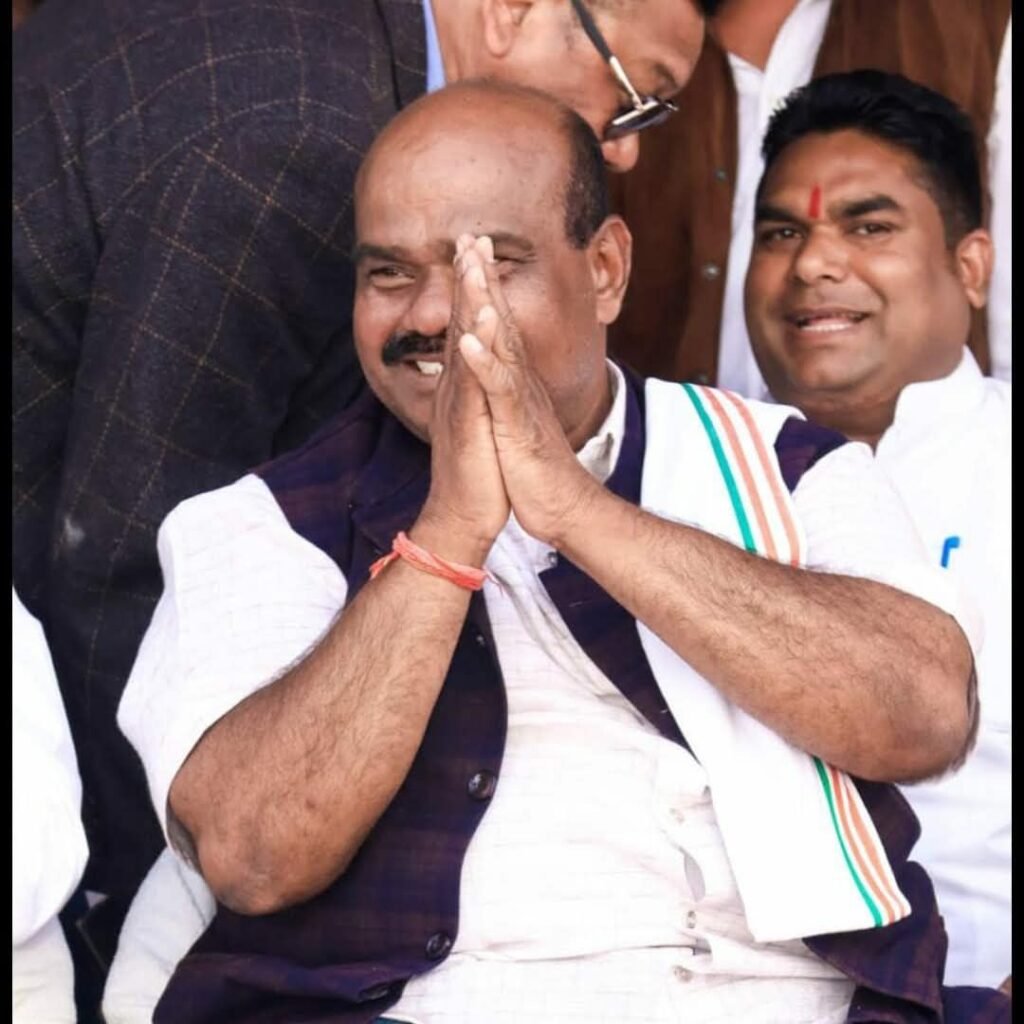 क्षेत्र के दुलरवा विधायक की सक्रियता-जांजगीर-चांपा में विकास को मिली नई रफ्तार: नवागढ़ विकासखंड में विधायक ब्यास कश्यप के प्रयास से 01 करोड़ के विकास कार्य स्वीकृत. विधायक जी के इन प्रयासों के क्षेत्र की जनता ने किया उनका धन्यवाद kshititech