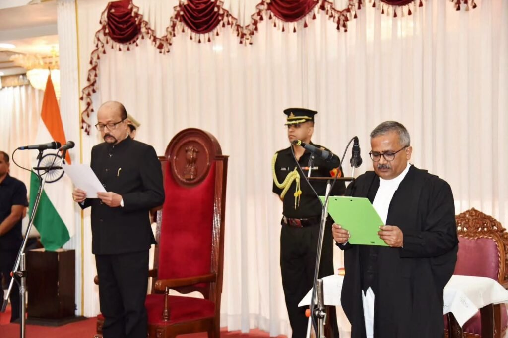 छत्तीसगढ़ हाईकोर्ट के नए चीफ जस्टिस ने ली शपथ. राज भवन (लोकभवन) में महामहिम राज्यपाल ने दिलाई शपथ. मुख्यमंत्री विष्णु देव साय भी मौजूद kshititech