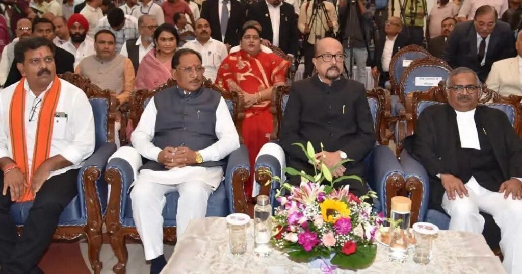 छत्तीसगढ़ हाईकोर्ट के नए चीफ जस्टिस ने ली शपथ. राज भवन (लोकभवन) में महामहिम राज्यपाल ने दिलाई शपथ. मुख्यमंत्री विष्णु देव साय भी मौजूद kshititech