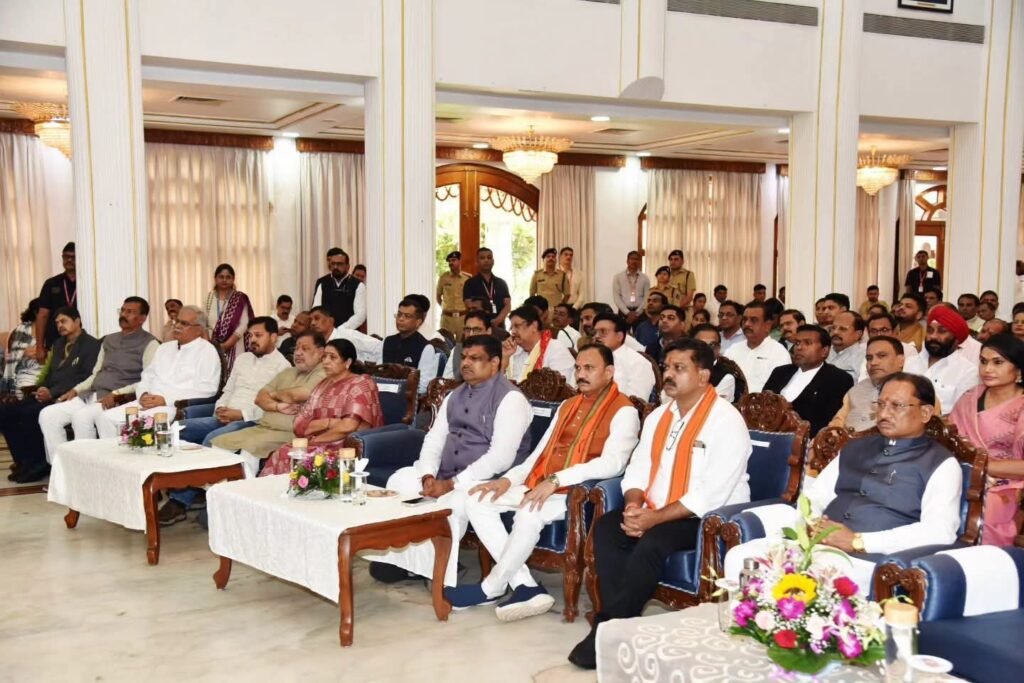 छत्तीसगढ़ हाईकोर्ट के नए चीफ जस्टिस ने ली शपथ. राज भवन (लोकभवन) में महामहिम राज्यपाल ने दिलाई शपथ. मुख्यमंत्री विष्णु देव साय भी मौजूद kshititech
