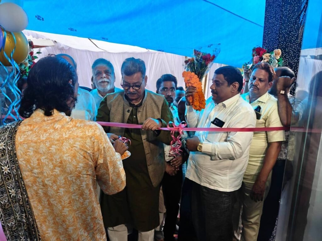 शक्ति के नोबल लाइफ हॉस्पिटल में मिल रही मरीजों को बेहतर चिकित्सा सुविधा। आईपीडी की सुविधा हुई प्रारंभ। 24 घंटे चिकित्सा सुविधाओं के साथ आपातकालीन सेवाएं भी है उपलब्ध. शक्ति शहर के बुधवारी बाजार गोपाल टॉकीज के पास स्थित है यह भव्य हॉस्पिटल. आने वाले दिनों में आयुष्मान कार्ड से भी मिलेगी इलाज की समुचित सुविधाएं kshititech