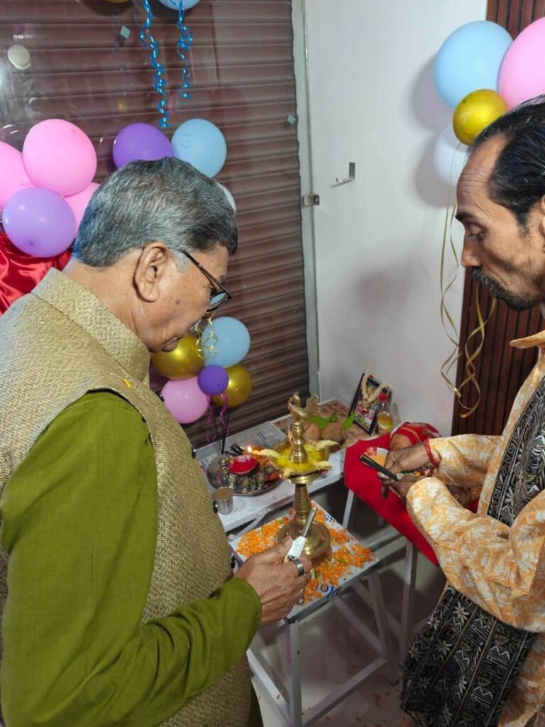 शक्ति के नोबल लाइफ हॉस्पिटल में मिल रही मरीजों को बेहतर चिकित्सा सुविधा। आईपीडी की सुविधा हुई प्रारंभ। 24 घंटे चिकित्सा सुविधाओं के साथ आपातकालीन सेवाएं भी है उपलब्ध. शक्ति शहर के बुधवारी बाजार गोपाल टॉकीज के पास स्थित है यह भव्य हॉस्पिटल. आने वाले दिनों में आयुष्मान कार्ड से भी मिलेगी इलाज की समुचित सुविधाएं kshititech