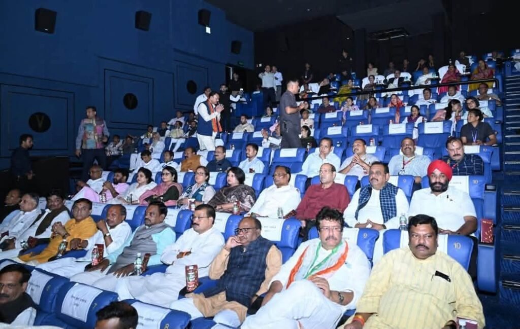 मल्टीप्लेक्स सिनेमा में हनुमान अंश फिल्म देखी मुख्यमंत्री. राज्यपाल एवं विधानसभा अध्यक्ष ने. सीएम ने फिल्म को छत्तीसगढ़ में टैक्स फ्री करने की घोषणा करी मल्टीप्लेक्स सिनेमा में हनुमान अंश फिल्म देखी मुख्यमंत्री. राज्यपाल एवं विधानसभा अध्यक्ष ने. सीएम ने फिल्म को छत्तीसगढ़ में टैक्स फ्री करने की घोषणा करी kshititech
