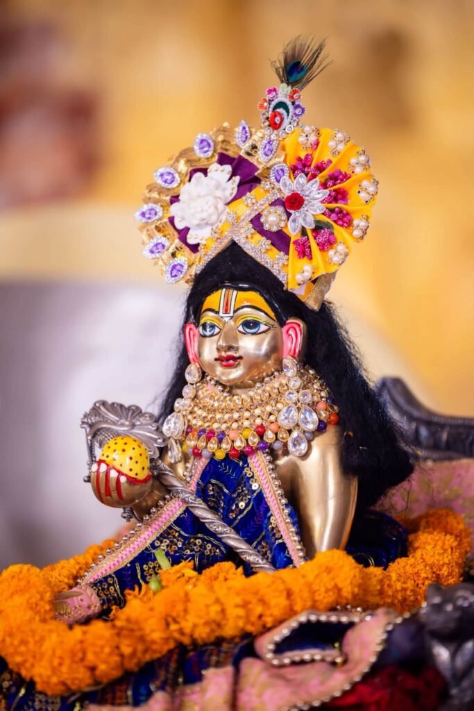 बम्हनीनडीह में जयपुरिया परिवार की प्रारंभ हुई पितृ मोक्ष गया श्रद्धा अंतर्गत श्रीमद् भागवत कथा. 13 सितंबर को कथा वाचक डॉ अनिरुद्ध आचार्य जी महाराज ने देव प्रतिष्ठा एवं भागवत महात्मय सहित सुखदेव आगमन के प्रसंग का किया वर्णन. जयपुरिया परिवार ने निकाली भव्य शोभायात्रा. आज दोपहर 12:00 बजे पत्रकार वार्ता को संबोधित करेंगे कथा वाचक डॉक्टर अनिरुद्ध आचार्य जी महाराज kshititech