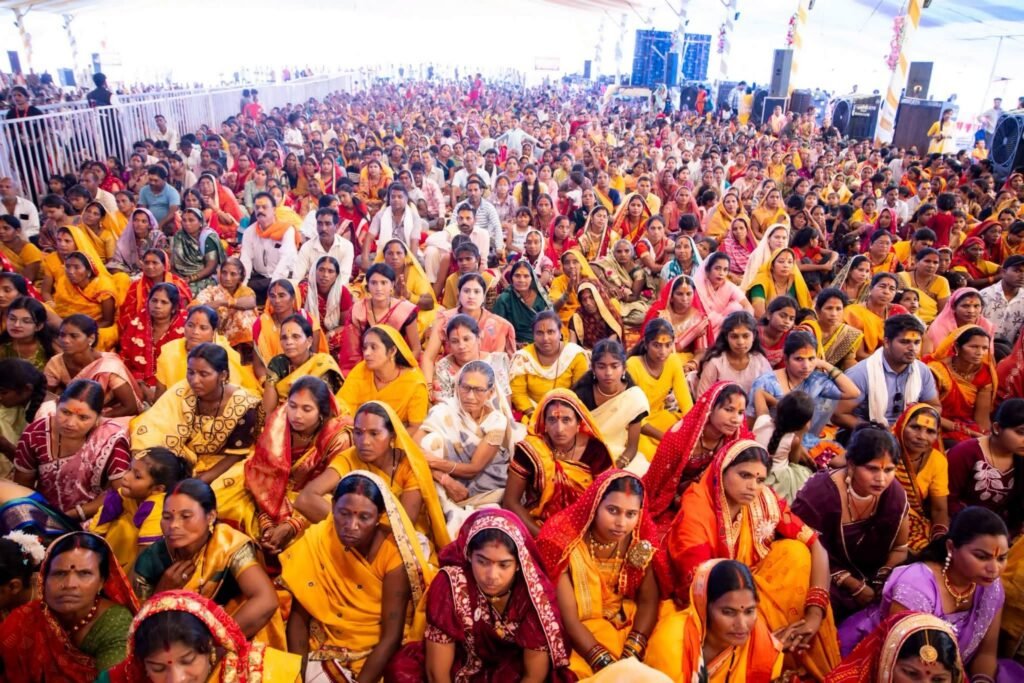 बम्हनीनडीह में जयपुरिया परिवार की प्रारंभ हुई पितृ मोक्ष गया श्रद्धा अंतर्गत श्रीमद् भागवत कथा. 13 सितंबर को कथा वाचक डॉ अनिरुद्ध आचार्य जी महाराज ने देव प्रतिष्ठा एवं भागवत महात्मय सहित सुखदेव आगमन के प्रसंग का किया वर्णन. जयपुरिया परिवार ने निकाली भव्य शोभायात्रा. आज दोपहर 12:00 बजे पत्रकार वार्ता को संबोधित करेंगे कथा वाचक डॉक्टर अनिरुद्ध आचार्य जी महाराज kshititech
