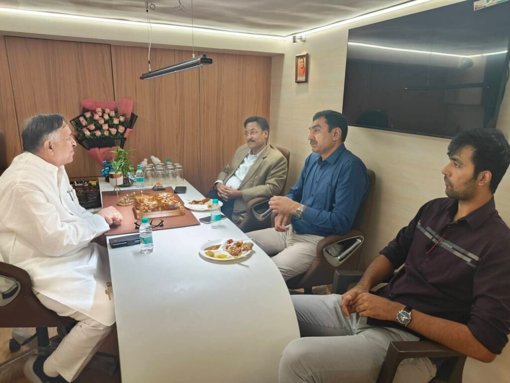 रायपुर रेलवे स्टेशन के प्लेटफार्म नंबर एक में हुआ शुभ रसोई का शुभारंभ.पूर्णतः शुद्ध शाकाहारी एवं सात्विक भोजन उपलब्ध होगा रेल यात्रियों को. 16 सितंबर को हुआ शुभारंभ. लोकेश कावड़िया ने कहा- इस रसोई के प्रारंभ होने से लोगों को मिलेगा स्वादिष्ट भोजन kshititech
