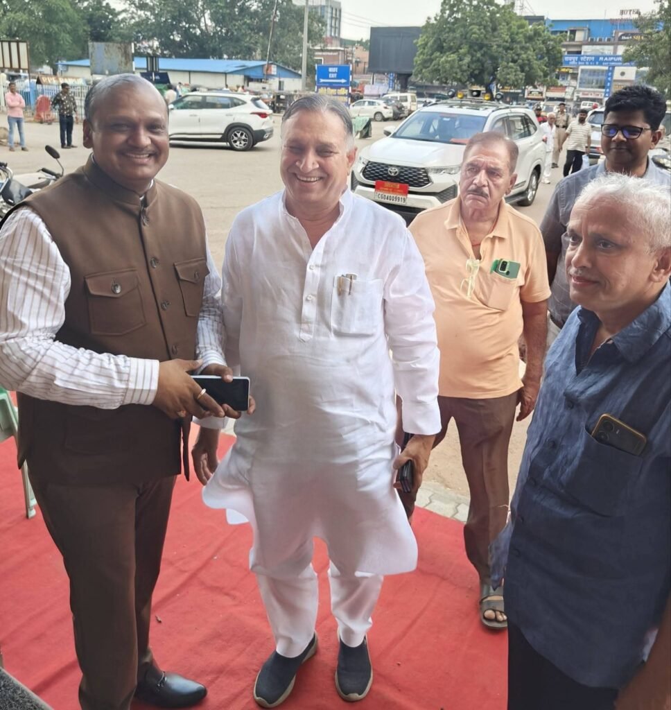 रायपुर रेलवे स्टेशन के प्लेटफार्म नंबर एक में हुआ शुभ रसोई का शुभारंभ.पूर्णतः शुद्ध शाकाहारी एवं सात्विक भोजन उपलब्ध होगा रेल यात्रियों को. 16 सितंबर को हुआ शुभारंभ. लोकेश कावड़िया ने कहा- इस रसोई के प्रारंभ होने से लोगों को मिलेगा स्वादिष्ट भोजन kshititech