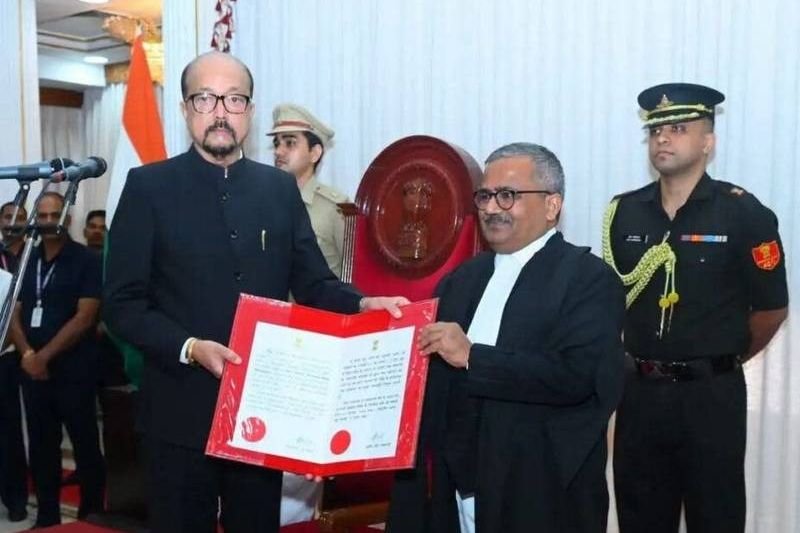 छत्तीसगढ़ हाईकोर्ट के नए चीफ जस्टिस ने ली शपथ. राज भवन (लोकभवन) में महामहिम राज्यपाल ने दिलाई शपथ. मुख्यमंत्री विष्णु देव साय भी मौजूद kshititech