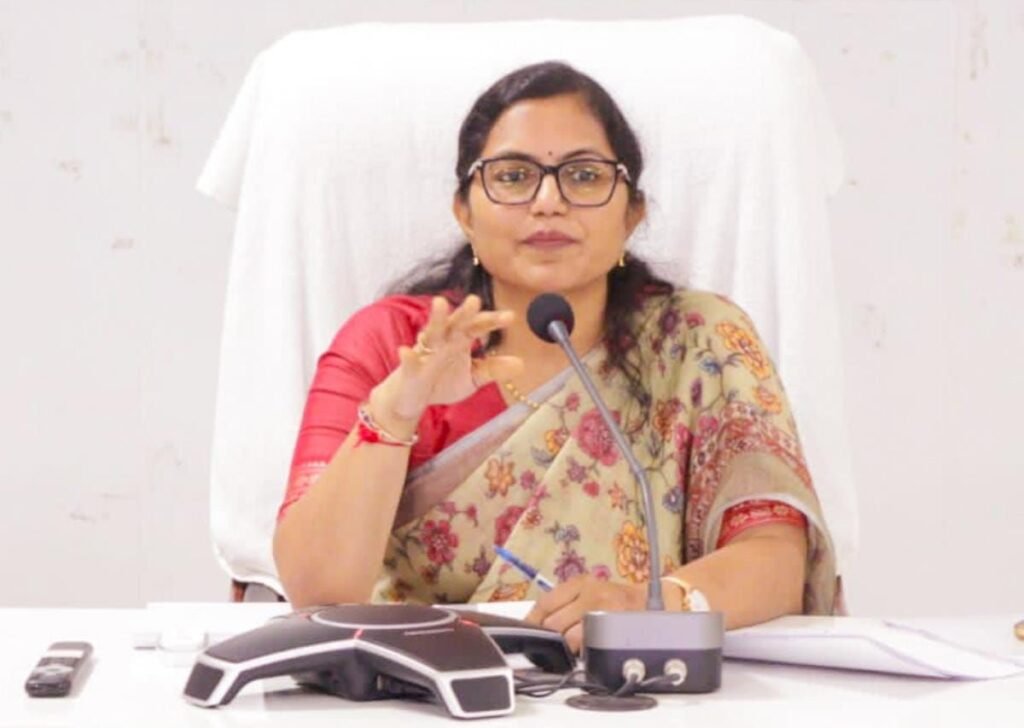 संवेदनशील है कलेक्टर-कलेक्टर जयश्री ने कहा- राजस्व विभाग आम जनता से जुड़ा हुआ विभाग। संवेदनशीलता के साथ अधिकारी जनता की समस्याओं का करें त्वरित निराकरण. जनदर्शन में जय श्री जैन ने सुनी 21 नागरिकों की समस्याएं. कलेक्टर ने राजस्व अधिकारियों को दिए सख्त निर्देश- आम नागरिकों के छोटे-छोटे राजस्व संबंधी मामलों का करें प्राथमिकता के आधार पर निराकरण kshititech