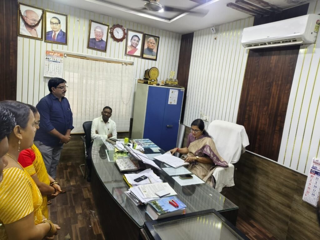 शक्ति जिले में  आश्रम छात्रावासों की अव्यवस्था से नाराज हुई कलेक्टर. विभागीय अधिकारियों को दिए सख्त निर्देश। कलेक्टर मैडम ने 3 सितंबर को जिला मुख्यालय शक्ति के जनपद। तहसील। नगर पालिका का किया औचक निरीक्षण। कृषि अधिकारियों की बैठक लेकर दिए आवश्यक निर्देश kshititech